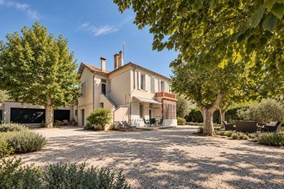 Sale House Aix-en-Provence 7&nbsp;Rooms 270&nbsp;m²