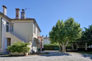 house 7 Rooms for sale on AIX EN PROVENCE (13100)