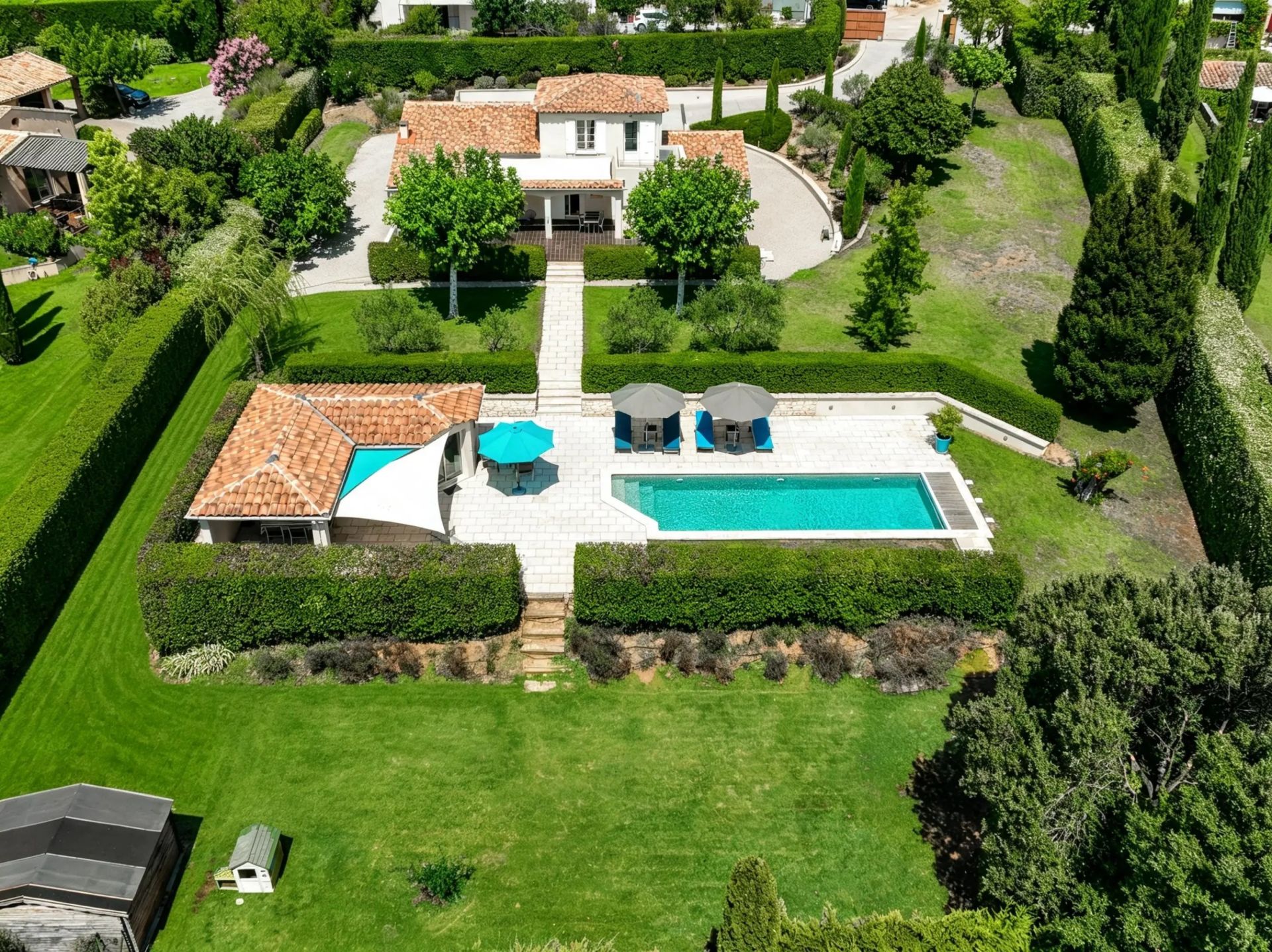 house 5 Rooms for sale on EGUILLES (13510)