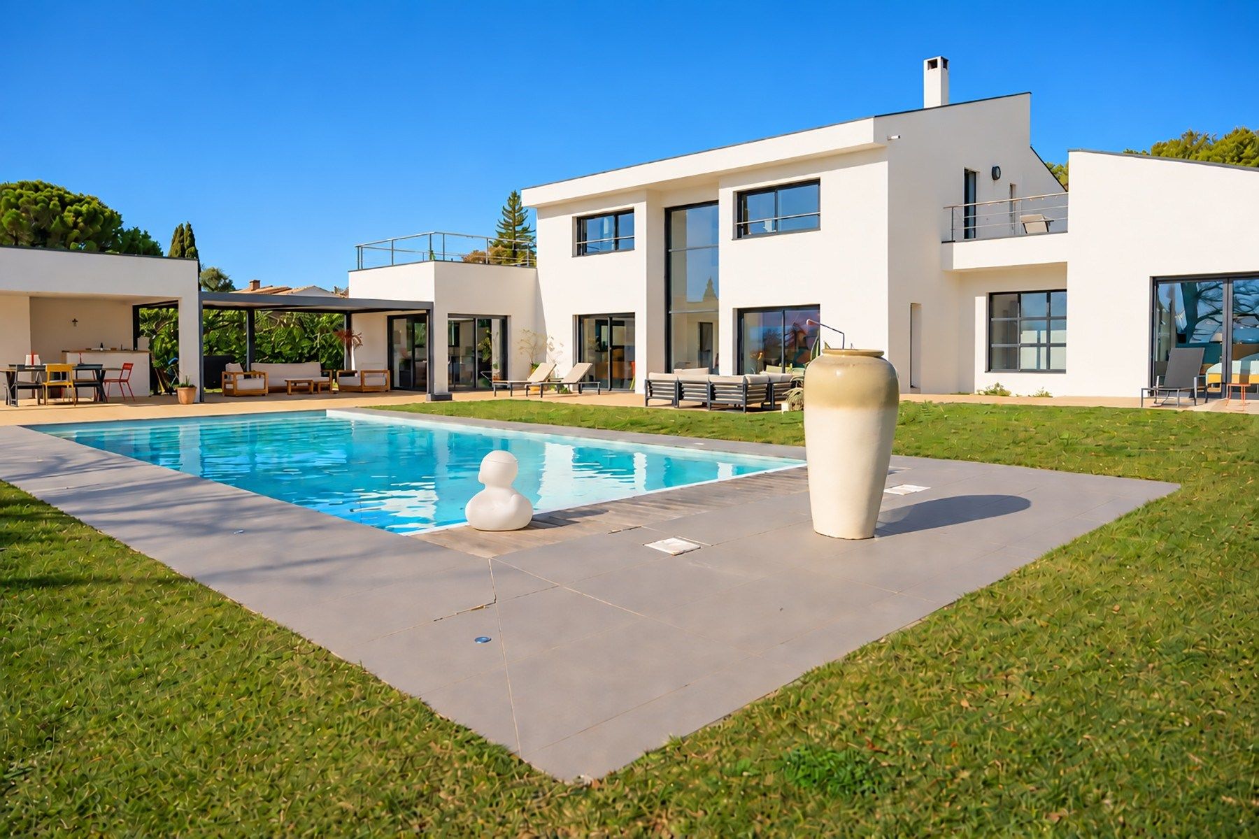 house 10 Rooms for sale on AIX EN PROVENCE (13100)