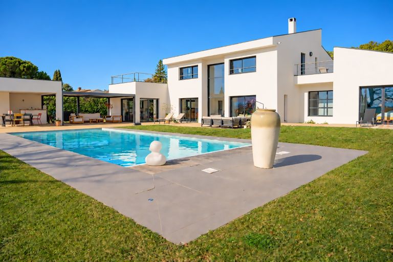 house 10 Rooms for sale on AIX EN PROVENCE (13100)