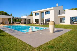 house 10 Rooms for sale on AIX EN PROVENCE (13100)