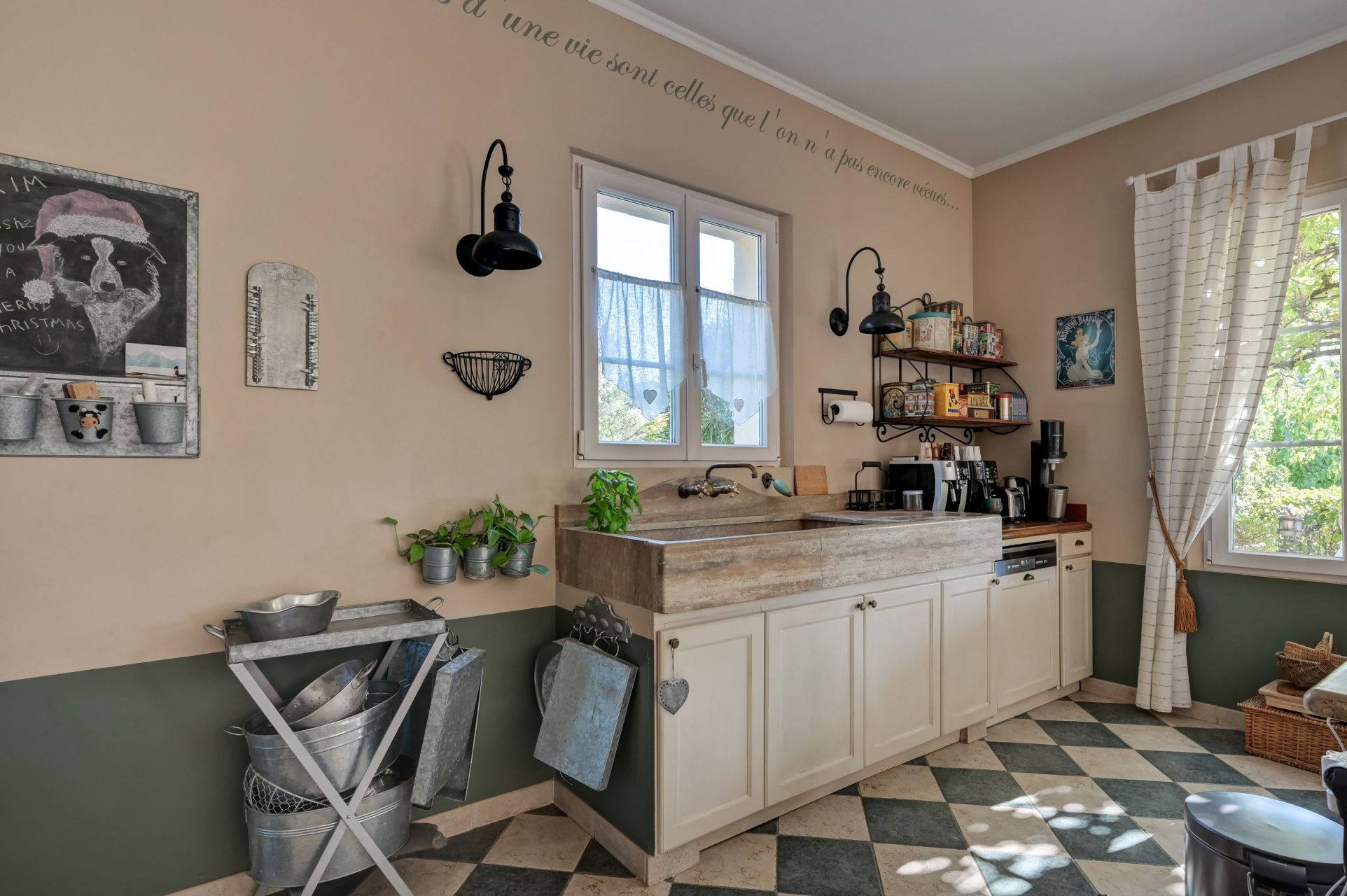 maison 8 Pièces en vente sur CABRIES (13480)