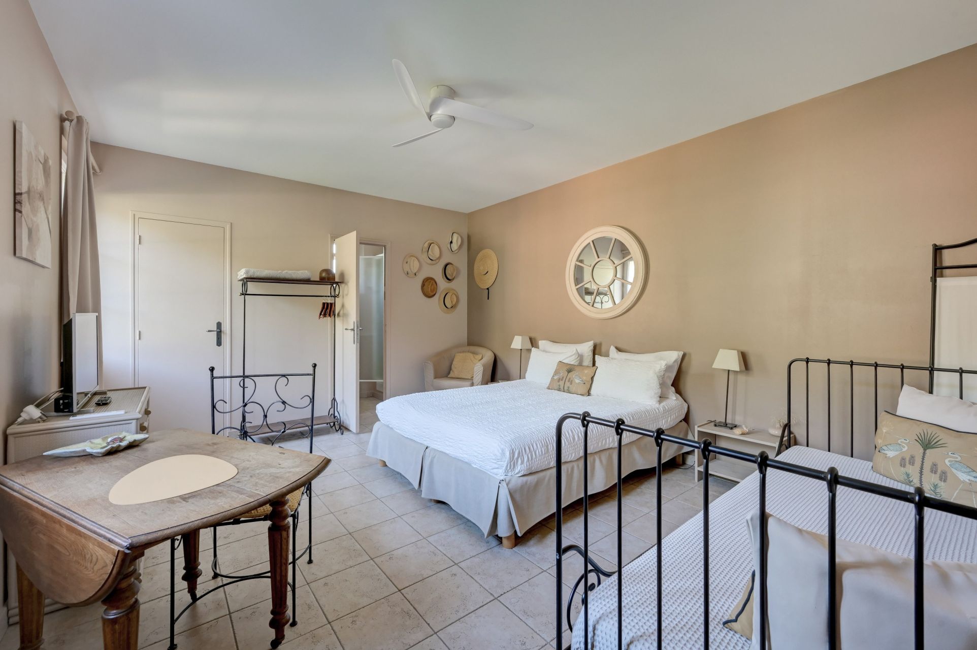 maison 8 Pièces en vente sur CABRIES (13480)