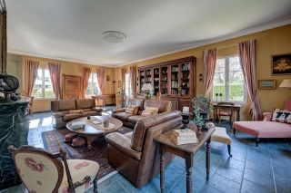 maison 8 Pièces en vente sur CABRIES (13480)