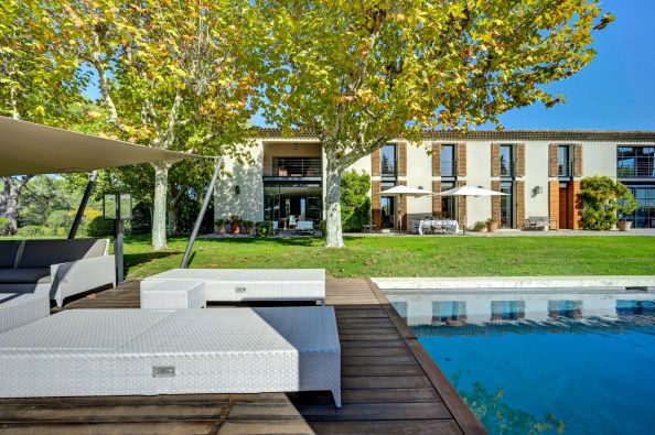 Sale House Aix-en-Provence 13&nbsp;Rooms 1025&nbsp;m²