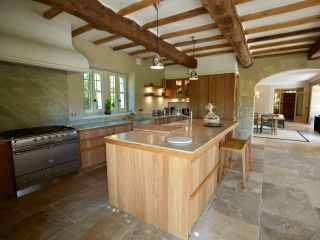 maison 10 Pièces en location saisonnière sur EYGALIERES (13810)
