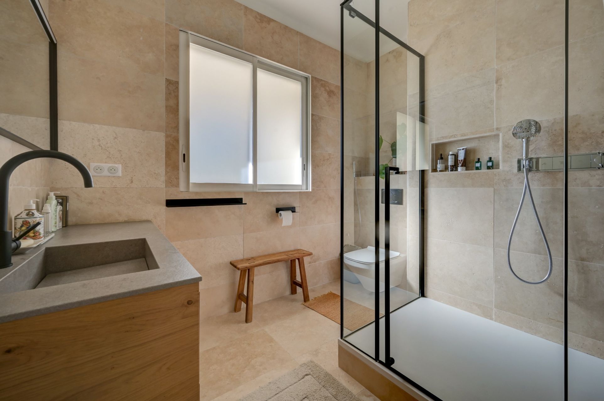 house 5 Rooms for sale on AIX EN PROVENCE (13100)