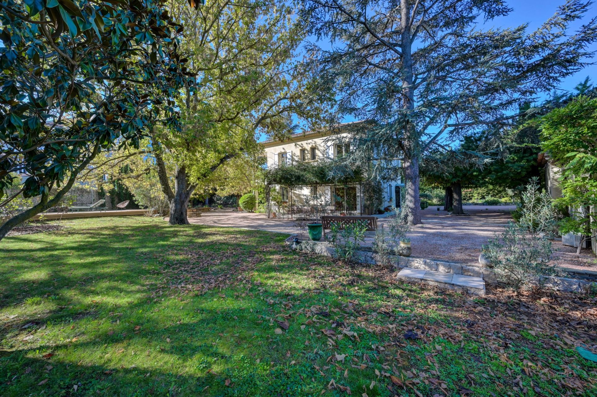 house 5 Rooms for sale on AIX EN PROVENCE (13100)