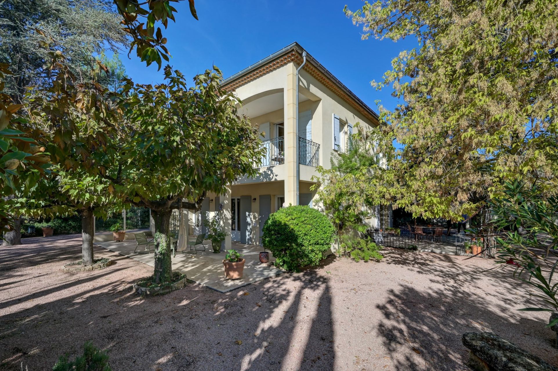 house 5 Rooms for sale on AIX EN PROVENCE (13100)