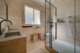 house 5 Rooms for sale on AIX EN PROVENCE (13100)