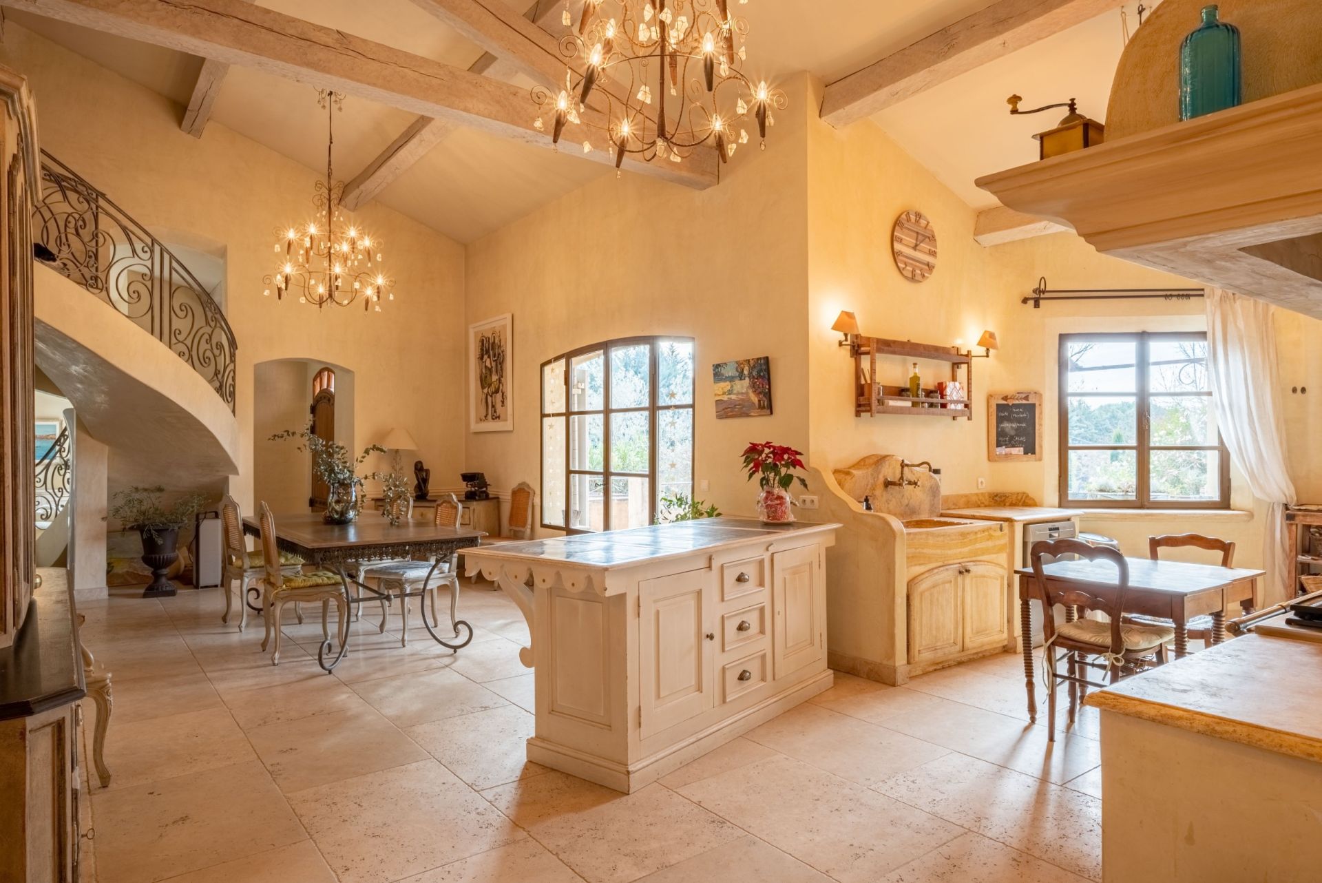 house 8 Rooms for sale on AIX EN PROVENCE (13100)