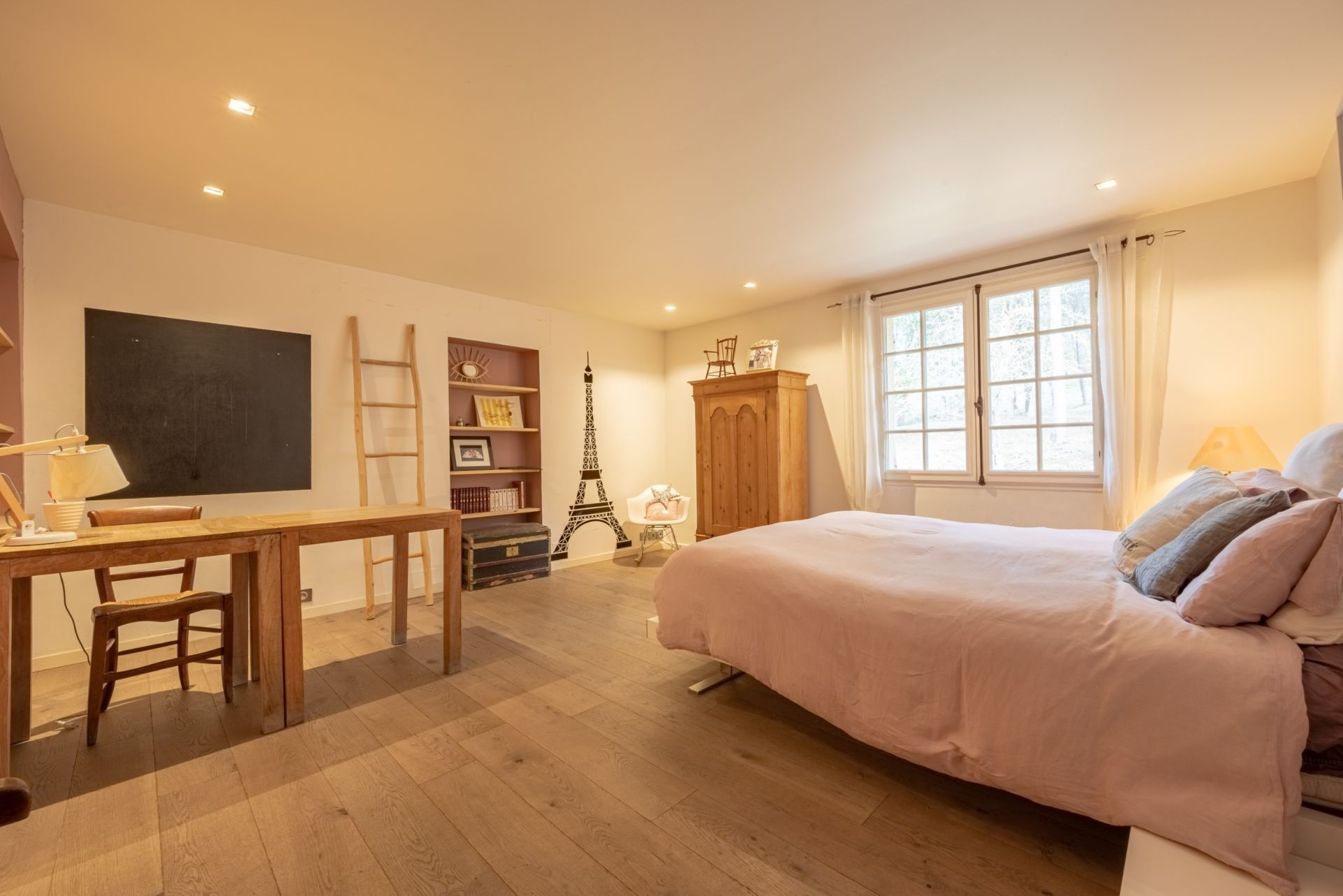 house 8 Rooms for sale on AIX EN PROVENCE (13100)