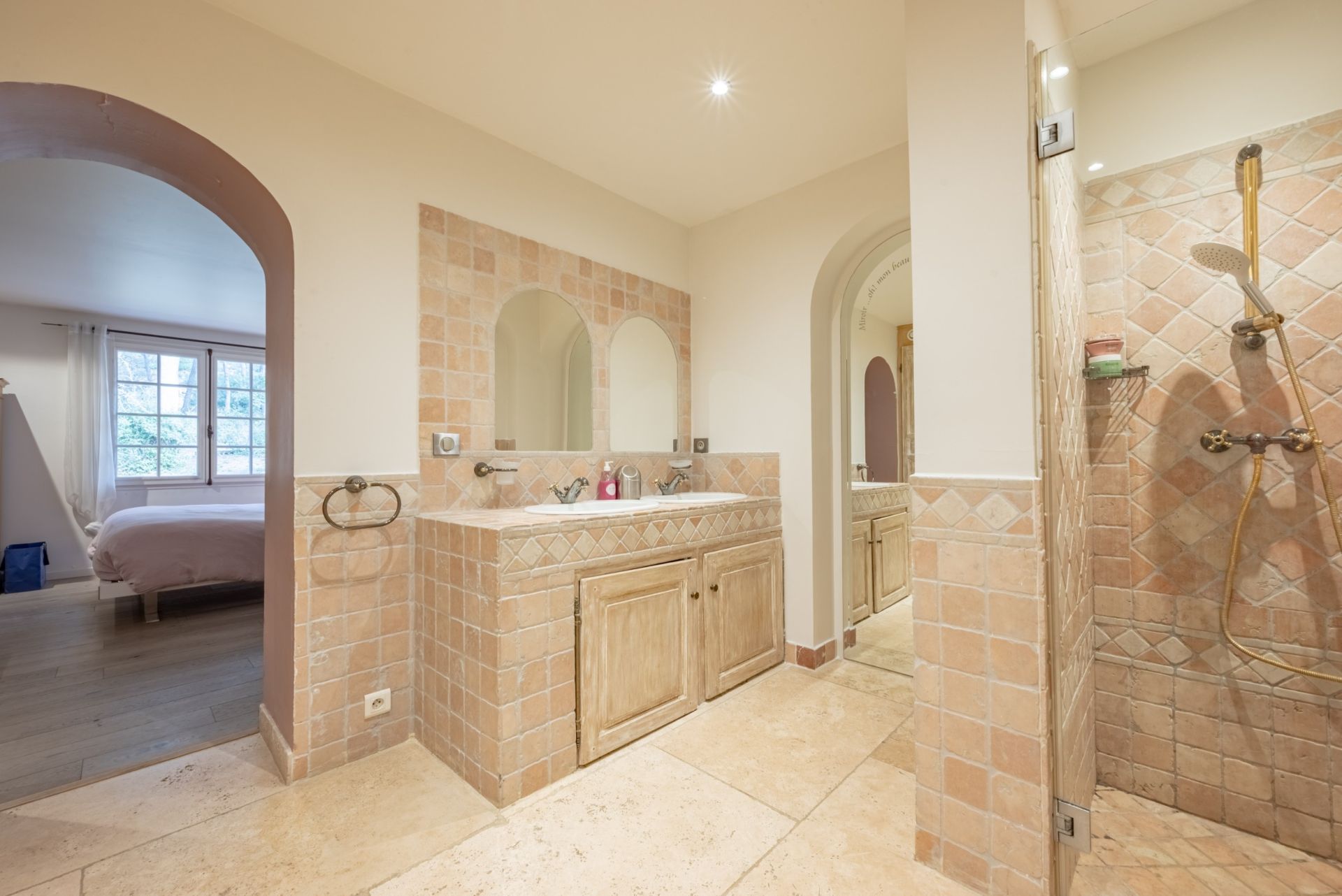house 8 Rooms for sale on AIX EN PROVENCE (13100)
