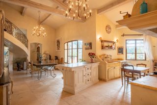 house 8 Rooms for sale on AIX EN PROVENCE (13100)