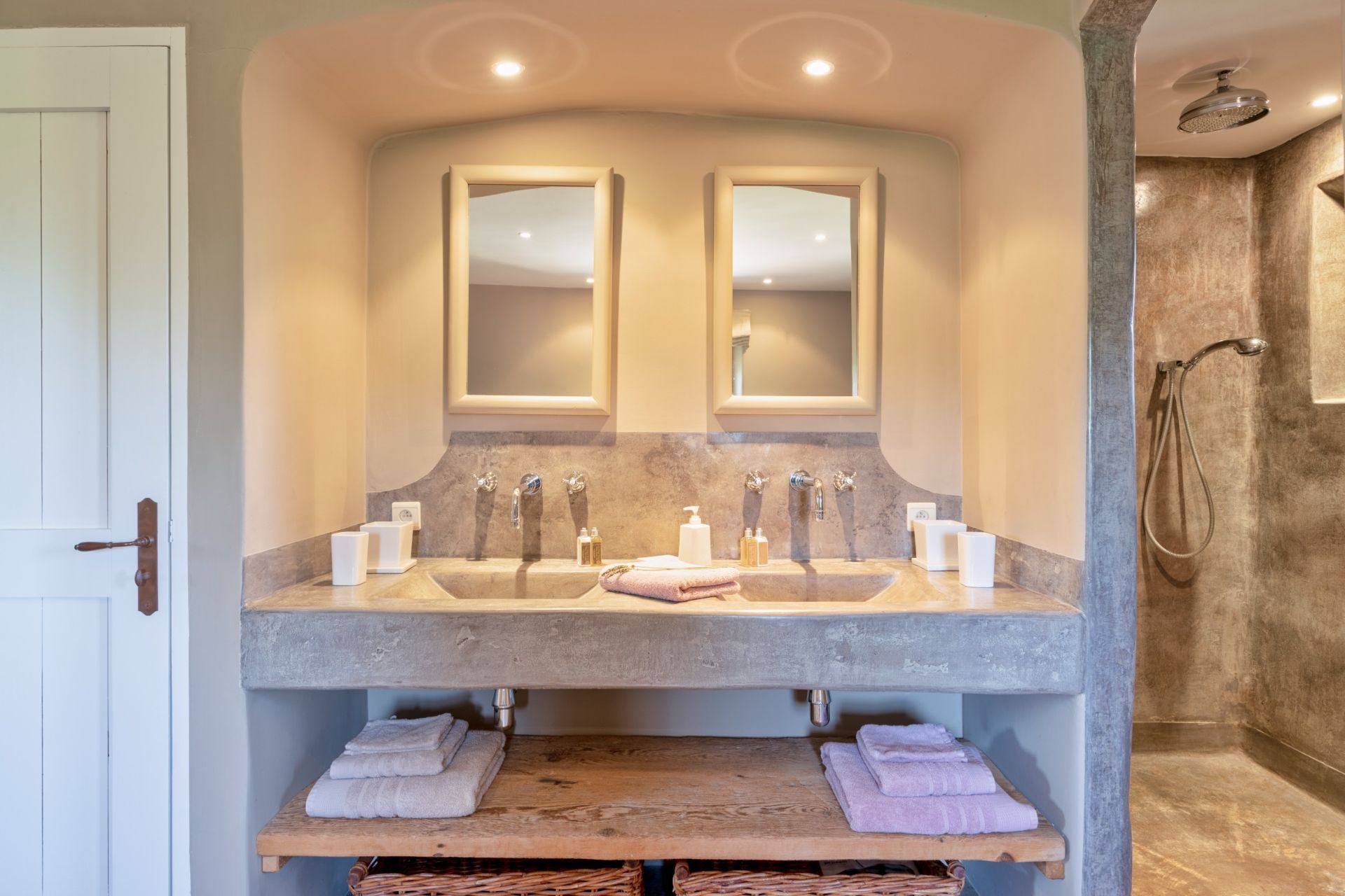 mas 12 Pièces en location saisonnière sur AIX EN PROVENCE (13090)