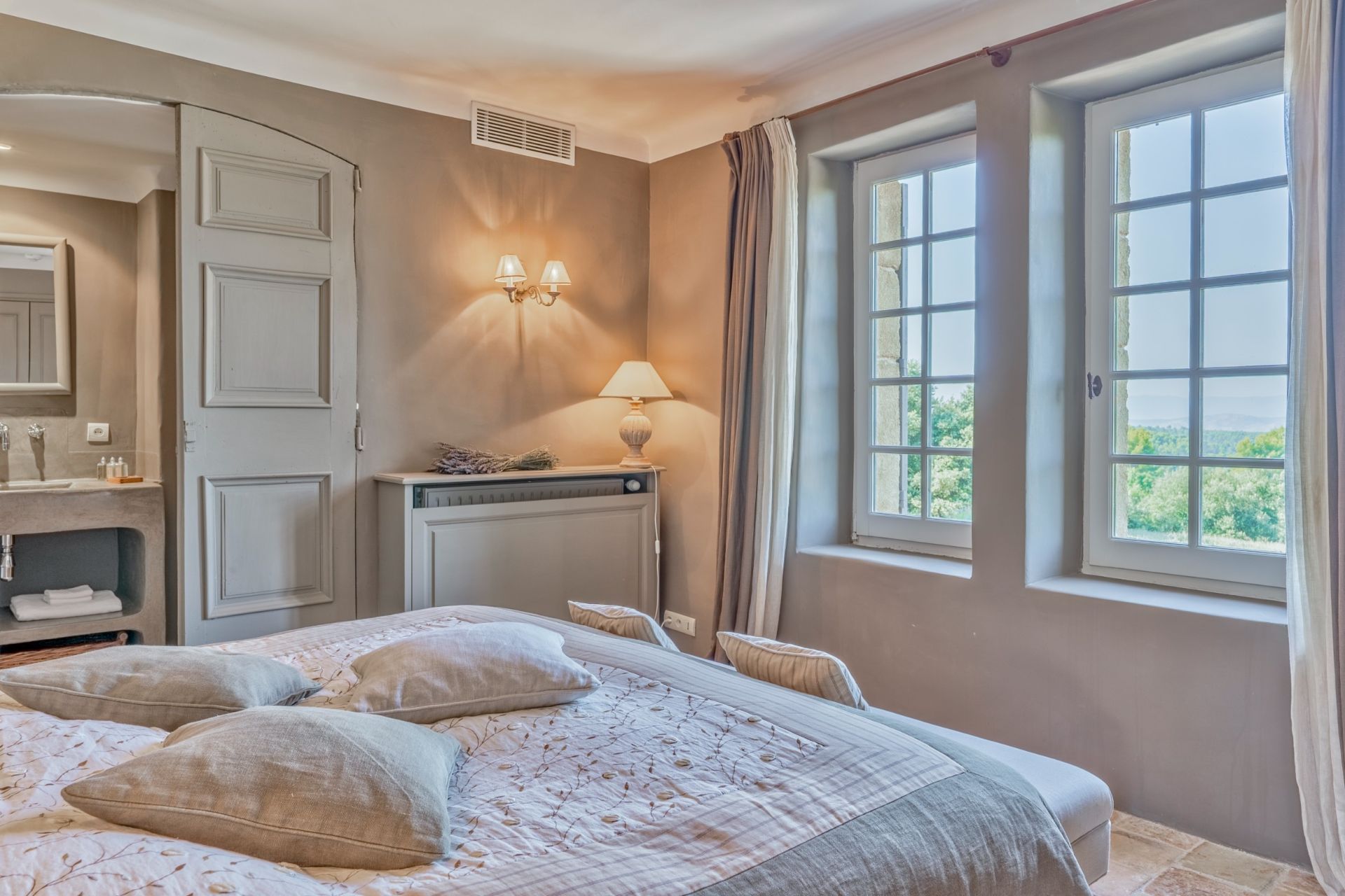 mas 12 Pièces en location saisonnière sur AIX EN PROVENCE (13090)