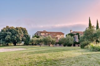 mas 12 Pièces en location saisonnière sur AIX EN PROVENCE (13090)