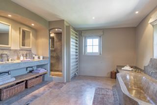 mas 12 Pièces en location saisonnière sur AIX EN PROVENCE (13090)