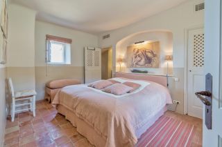 mas 12 Pièces en location saisonnière sur AIX EN PROVENCE (13090)