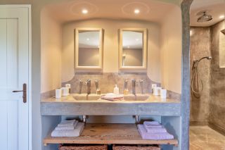 mas 12 Pièces en location saisonnière sur AIX EN PROVENCE (13090)