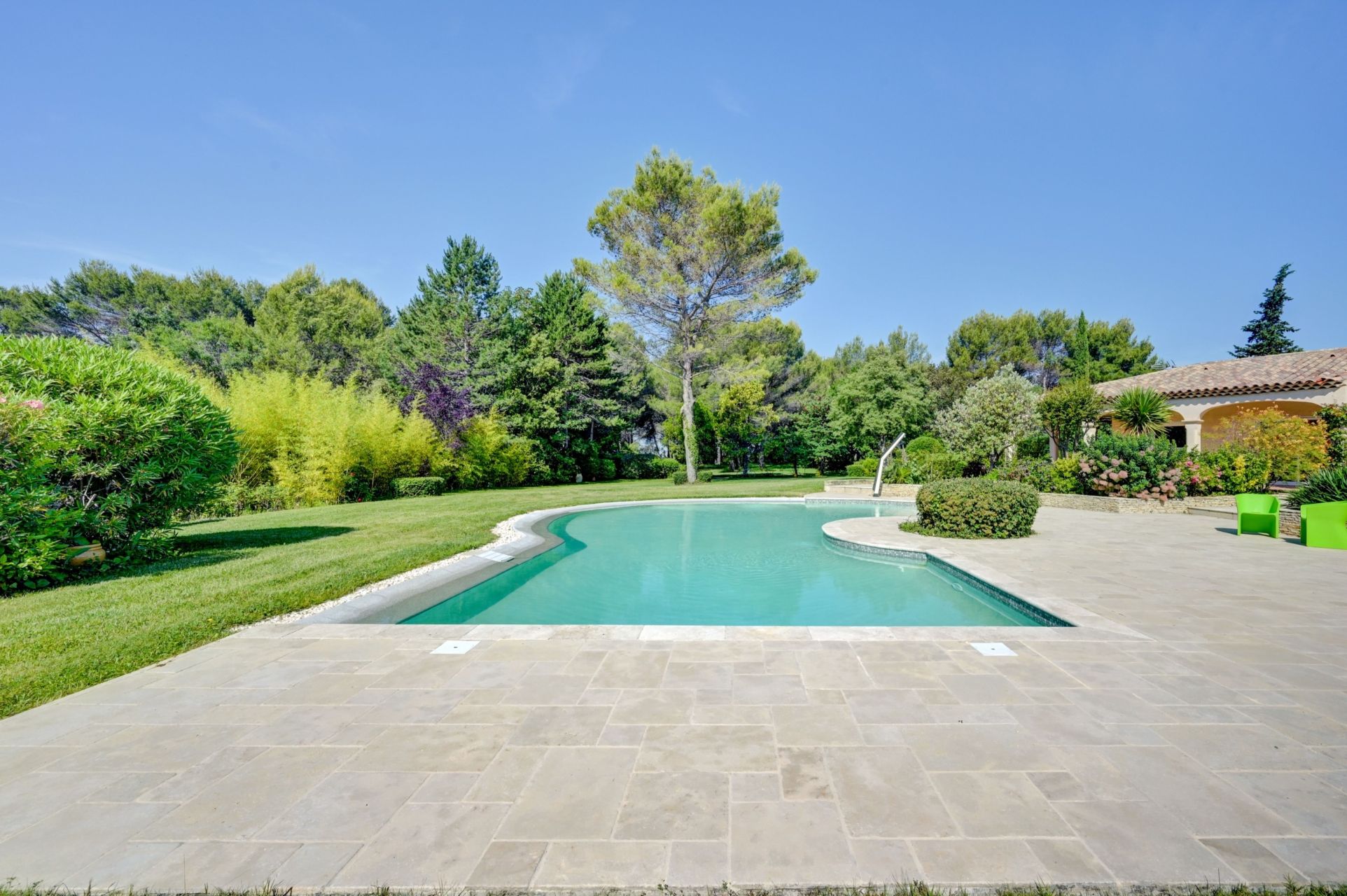 house 8 Rooms for sale on AIX EN PROVENCE (13100)