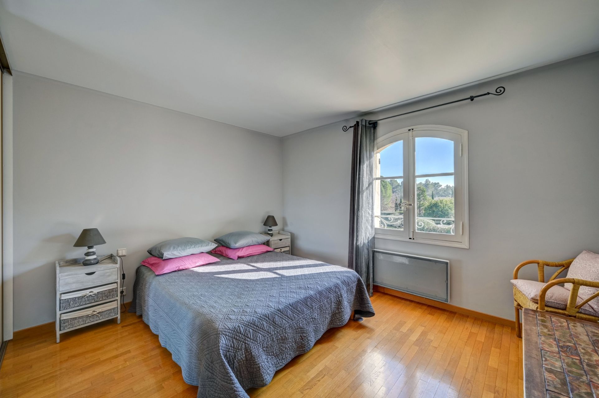 house 8 Rooms for sale on AIX EN PROVENCE (13100)