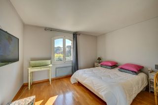 house 8 Rooms for sale on AIX EN PROVENCE (13100)