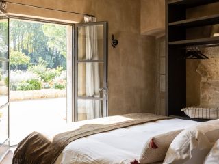 mas 8 Rooms for seasonal rent on ST REMY DE PROVENCE (13210)