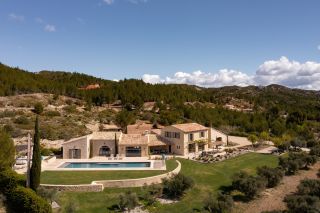 mas 9 Pièces en location saisonnière sur ST REMY DE PROVENCE (13210)