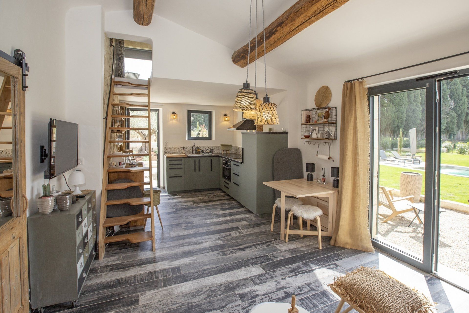 house 6 Rooms for seasonal rent on ST REMY DE PROVENCE (13210)