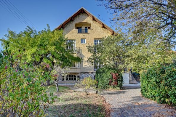 Vente Maison Aix-en-Provence 13&nbsp;Pièces 370&nbsp;m²