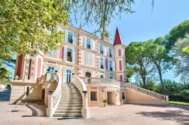 castle 48 Rooms for sale on AIX EN PROVENCE (13100)