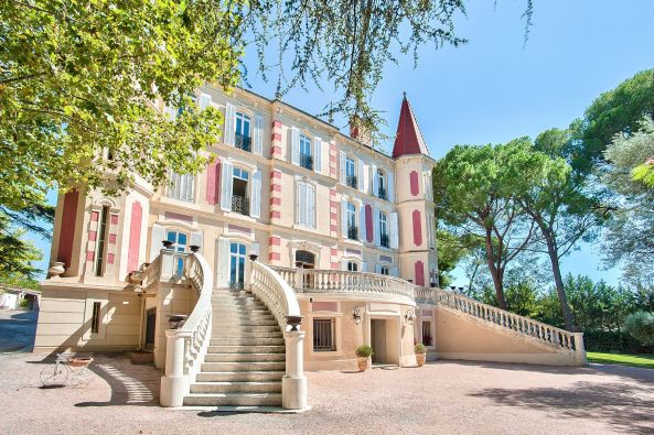 Sale Castle Aix-en-Provence 48 Rooms 1456 m²