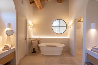 mas 8 Rooms for seasonal rent on EYGALIERES (13810)