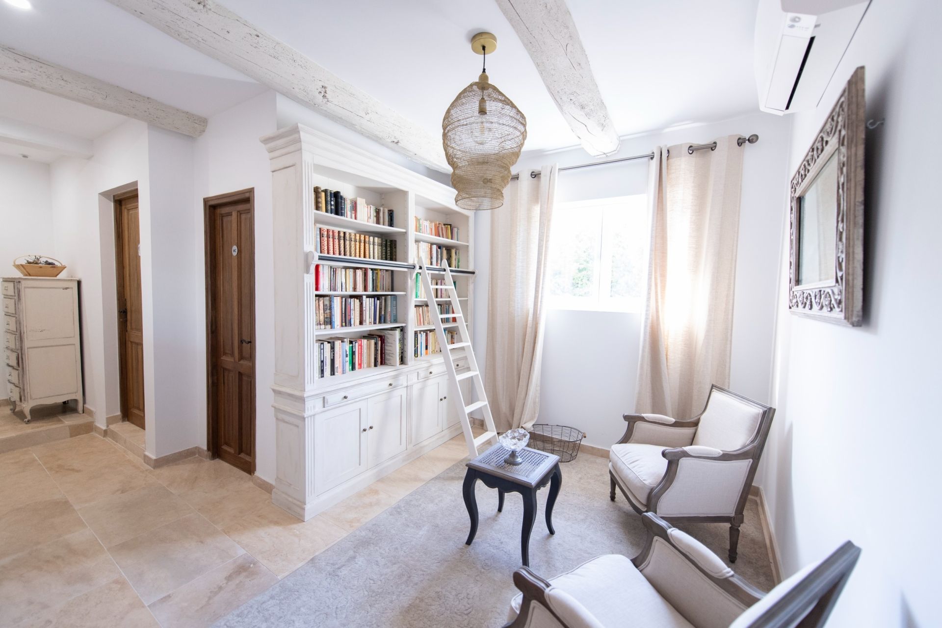 bastide 12 Rooms for seasonal rent on L ISLE SUR LA SORGUE (84800)