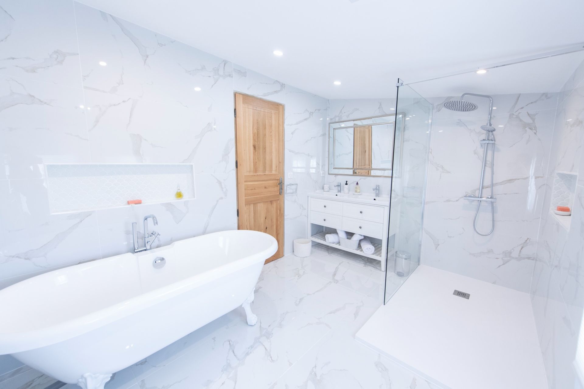 bastide 12 Rooms for seasonal rent on L ISLE SUR LA SORGUE (84800)