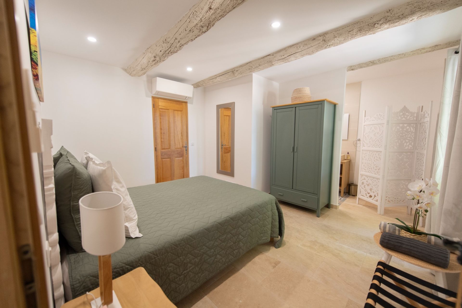 bastide 12 Rooms for seasonal rent on L ISLE SUR LA SORGUE (84800)