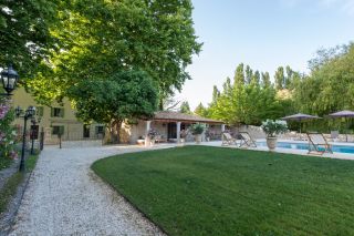bastide 12 Rooms for seasonal rent on L ISLE SUR LA SORGUE (84800)