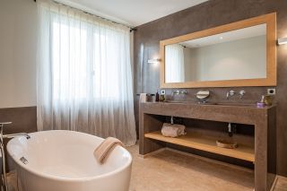 bastide 9 Pièces en location saisonnière sur ST MAXIMIN LA STE BAUME (83470)