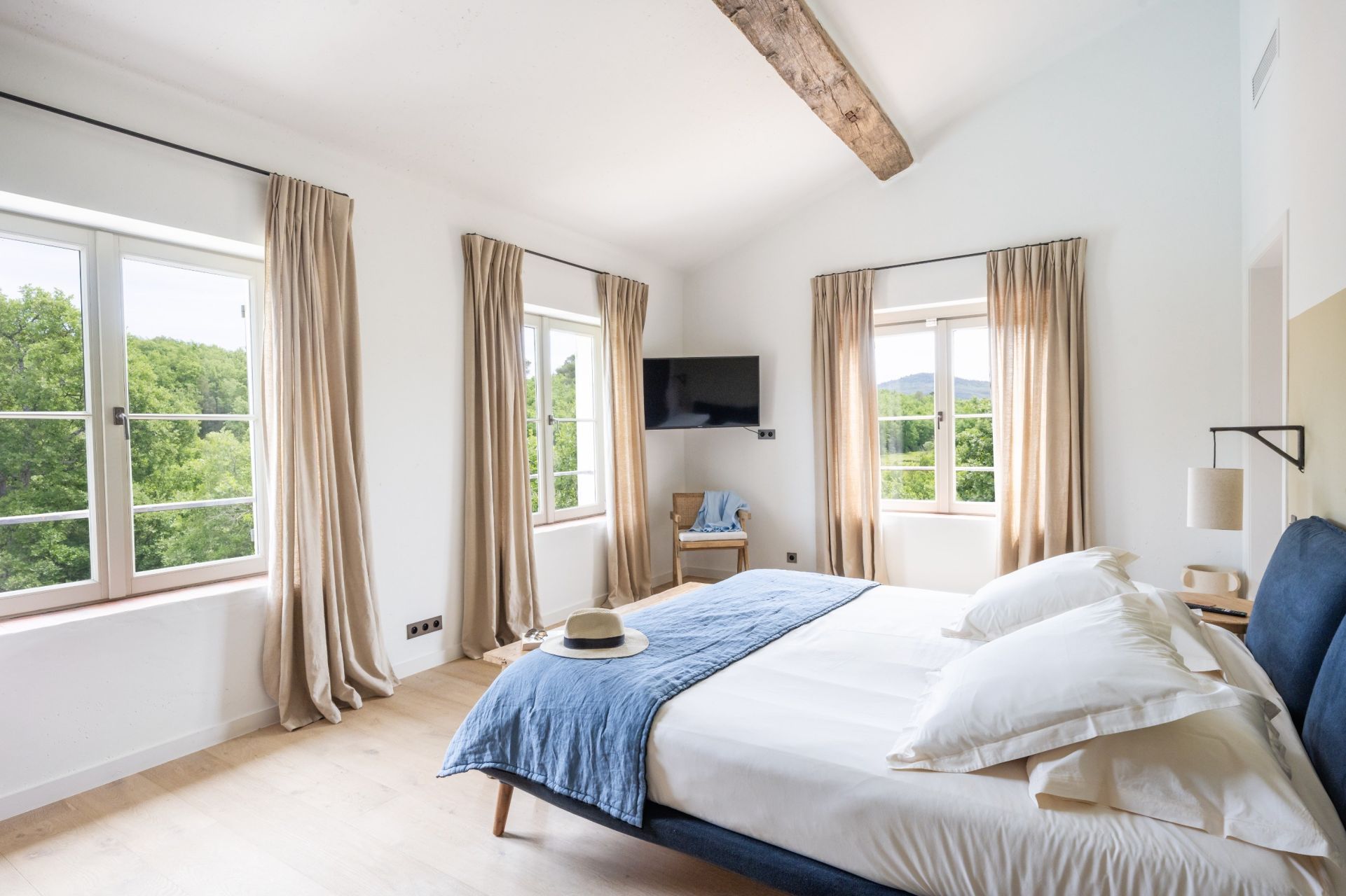 bastide 10 Pièces en location saisonnière sur ST MAXIMIN LA STE BAUME (83470)