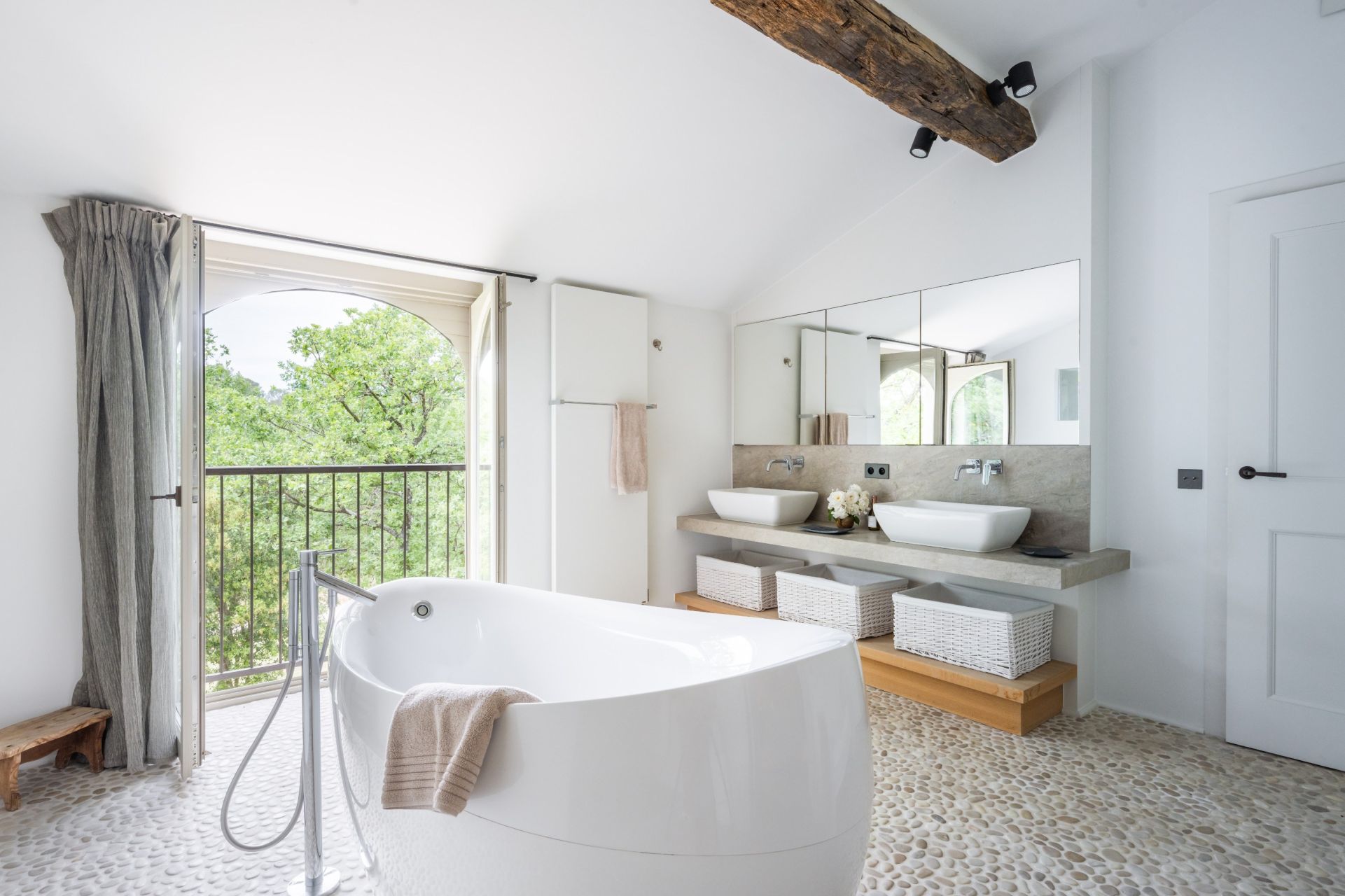 bastide 10 Pièces en location saisonnière sur ST MAXIMIN LA STE BAUME (83470)