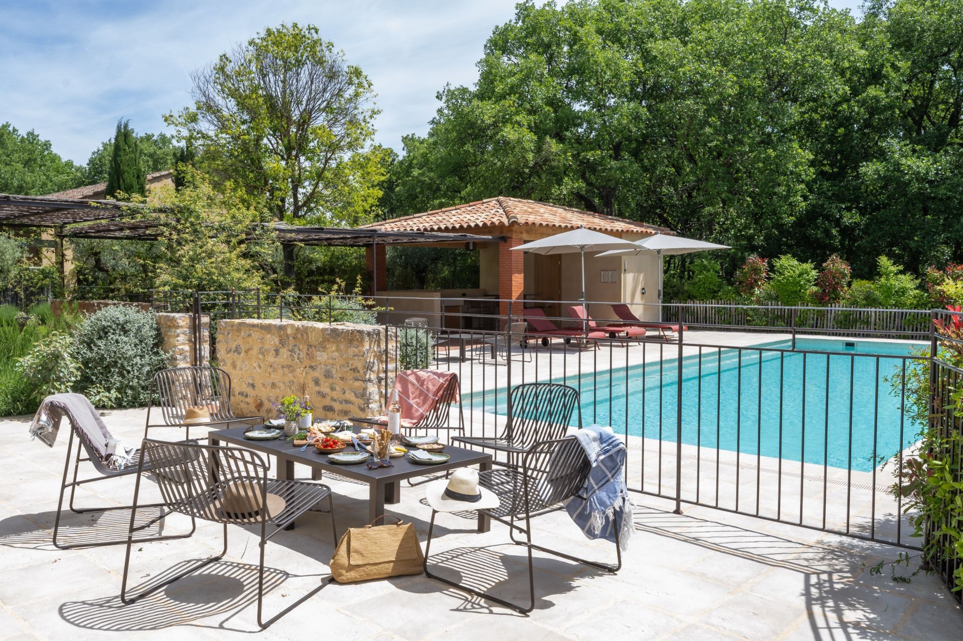 bastide 10 Pièces en location saisonnière sur ST MAXIMIN LA STE BAUME (83470)