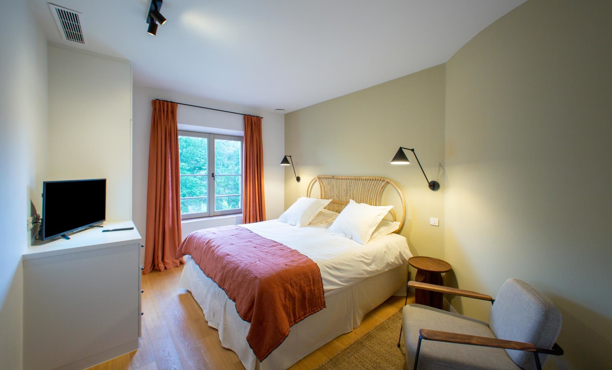 bastide 10 Rooms for seasonal rent on ST MAXIMIN LA STE BAUME (83470)