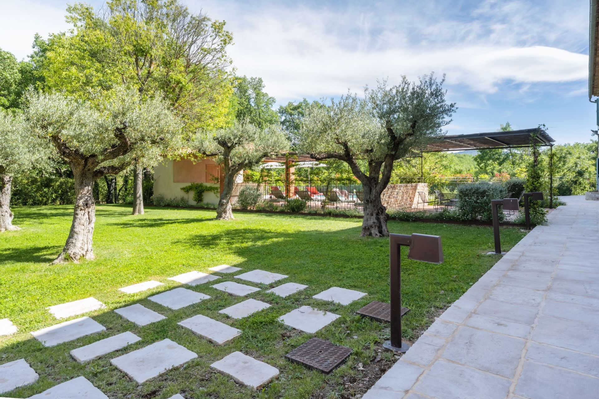 bastide 10 Pièces en location saisonnière sur ST MAXIMIN LA STE BAUME (83470)