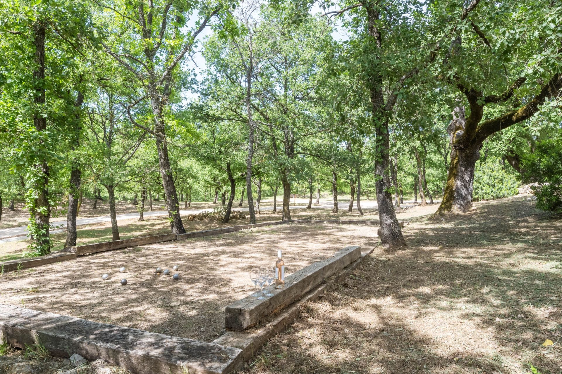 bastide 10 Pièces en location saisonnière sur ST MAXIMIN LA STE BAUME (83470)
