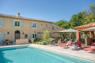 bastide 10 Pièces en location saisonnière sur ST MAXIMIN LA STE BAUME (83470)