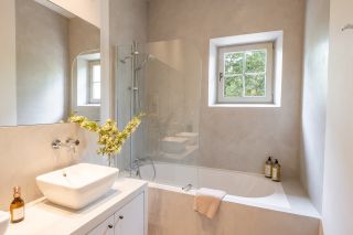bastide 10 Pièces en location saisonnière sur ST MAXIMIN LA STE BAUME (83470)