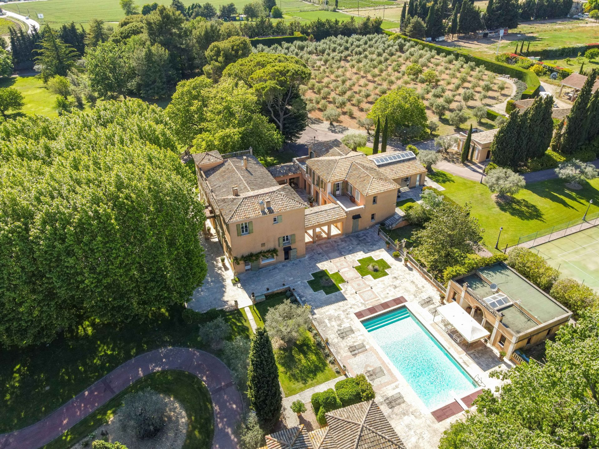 propriété 23 Pièces en vente sur AIX EN PROVENCE (13100)