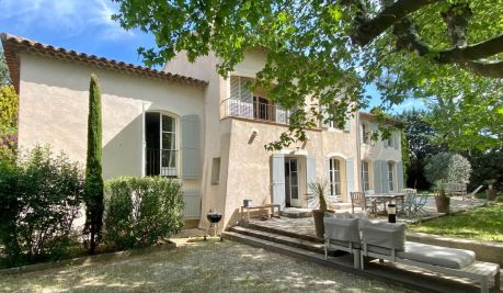 Sale House Aix-en-Provence 7&nbsp;Rooms 245&nbsp;m²